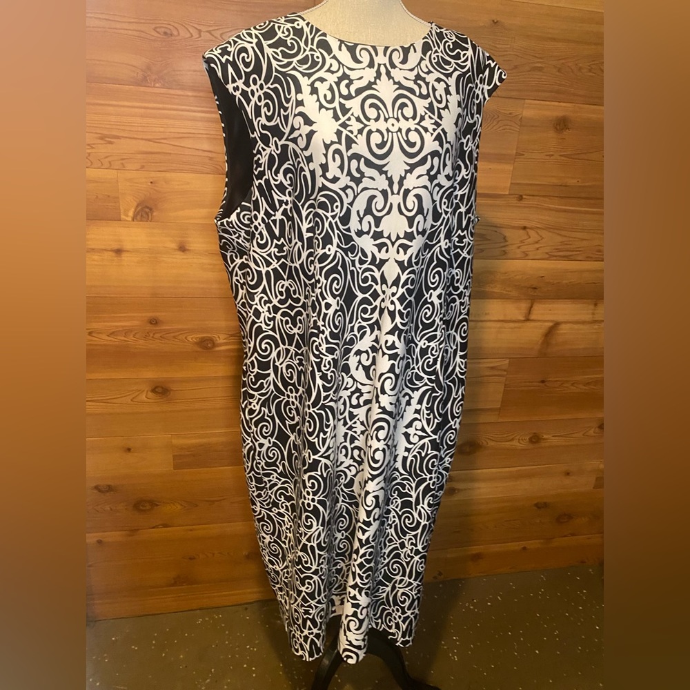 Women’s Dress - Picture 1 of 2